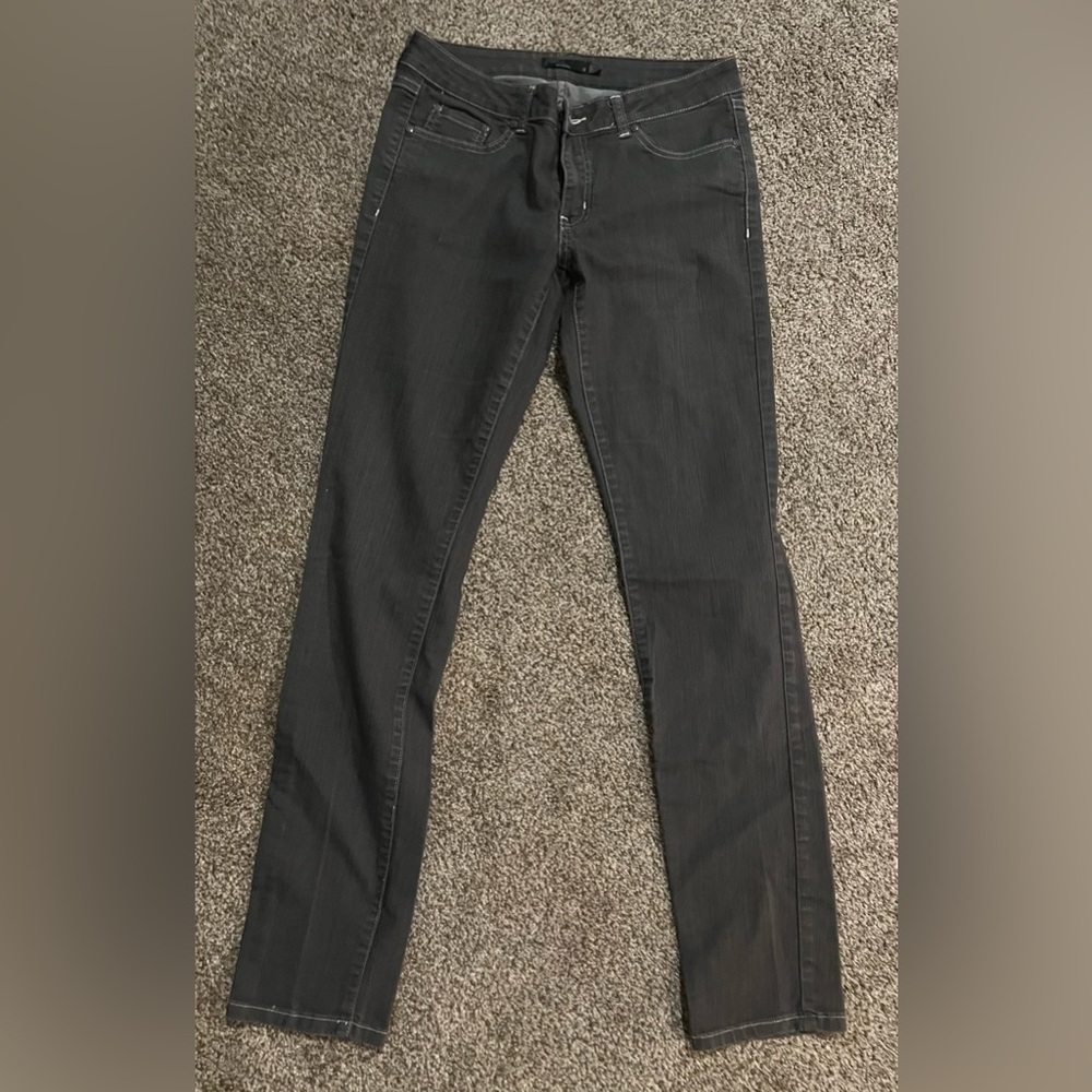 Prana size 8, used but never worn, great condition! Gray jean material